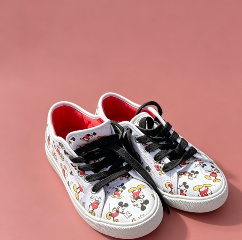 Disney‎ Mickey Mouse Tennis Shoes size 5 White with Mickey Mouse, black laces